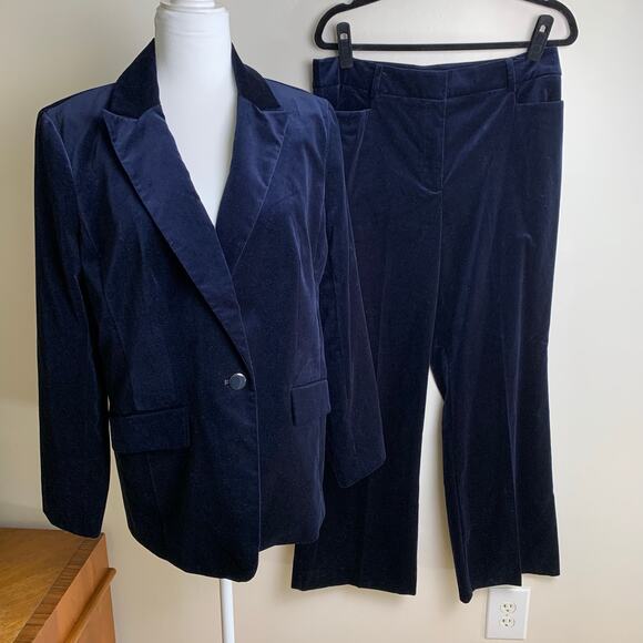 Talbots Size 12P/12 2-Piece Pant Suit w/ Blazer Jacket Midnight Blue Velvet - Picture 2 of 13